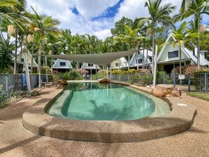 Pool - Canopy Chalet 10, 42 Yates St-BOM (NELLY BAY)