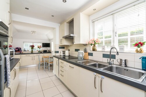 NEW Gorgeous 2 Bedroom House in North London