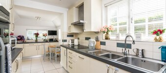 NEW Gorgeous 2 Bedroom House in North London