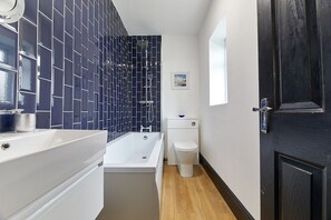 House | Bathroom | Combined shower/tub, towels, soap, shampoo - Blacksmith's Cottage (Morpeth)