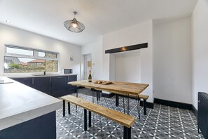 House | In-room dining - Blacksmith's Cottage (Morpeth)