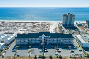 Exterior - WONDERFUL GULF VIEW CONDO, GREAT LOCATION, DIRECTLY ACROSS THE STREET FROM THE BEACH! (Gulf Shores)