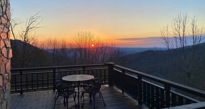 Hawks View Cottage-Open for Bookings! Near Snow Tubing/Skiing, Hot Tub