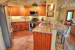 Kjøleskap, mikrobølgeovn, ovn og oppvaskmaskin