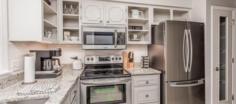 Spacious Executive Suite Downtown Bowling Green