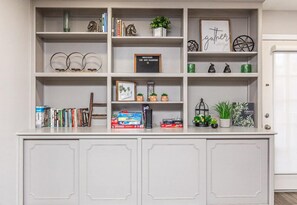 Interior - Spacious Executive Suite Downtown Bowling Green (Bowling Green)