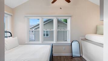 2 chambres, fer et planche Ă repasser, Wi-Fi gratuit, draps fournis