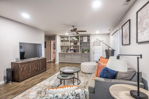 Spacious Executive Suite Downtown Bowling Green