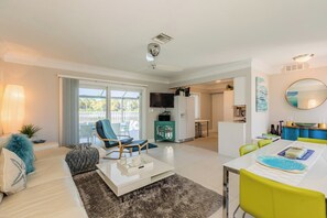 TV, fireplace, stereo