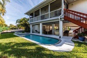 Unclassified image, 3 of 23, button