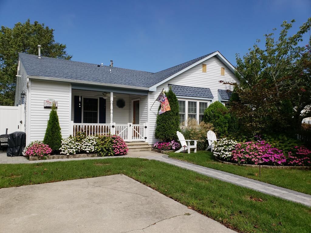 You will love staying in this adorable two bedroom central air unit.