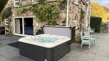 Cottage | Property grounds