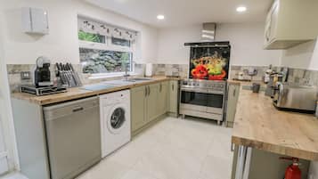 平房 | 私人廚房 | 雪櫃、洗碗機、電熱水壺、廚房用具/餐具/器皿