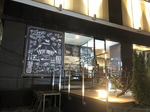 Outdoor dining - Hotel Sui Akasaka by Abest (Tokyo)