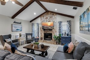 Televisio, takka, videopelejä