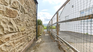 Unclassified image, 5 of 19, button - Banks Cottage (Gateshead)