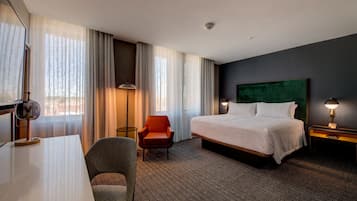 Zimmersafe, Verdunkelungsvorhänge, Bügeleisen/Bügelbrett