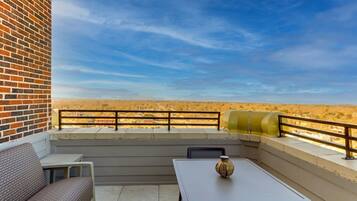 Zimmersafe, Verdunkelungsvorhänge, Bügeleisen/Bügelbrett