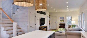 Mid island oasis! 3-bedroom, 4 bath in the middle of “second downtown”