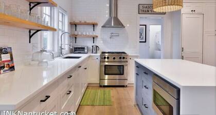 3-bedroom vacation home just 3 minutes drive to Whaling Museum