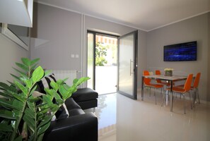Smart TV - Quiet location, family-friendly, air conditioning, WLAN, barbecue (Porec)