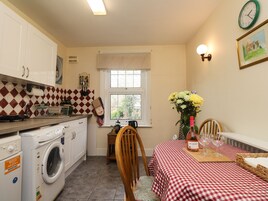 Cottage | Private kitchen | Fridge, dishwasher, electric kettle, toaster
