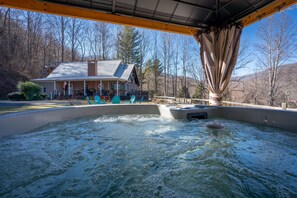 Terrace/patio - Halfback Ridge -Hot Tub-Magnificent Views-Motorcycle & Pet-Friendly-Fenced Yard
 (Maggie Valley)