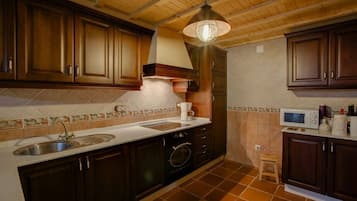 Microondas, horno, parrilla de estufa y lavavajillas