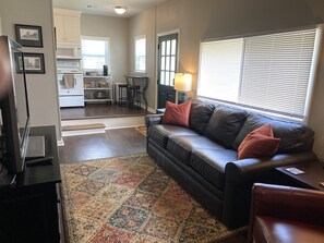 TV connectée, lecteur de DVD, livres