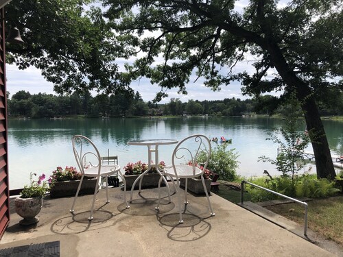 Peaceful Lake Home on Crystal Clear Water- Sunday to Sunday rental 