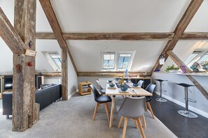 House | In-room dining - The Wasa Penthouse (Berwick-upon-Tweed)