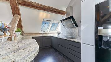 House | Private kitchen | Full-size fridge, microwave, oven, stovetop