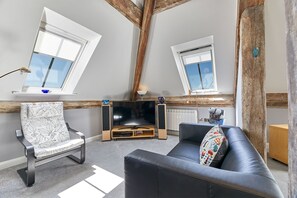 House | Living area | Flat-screen TV