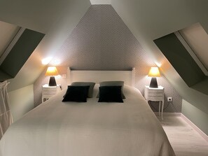 2 عدّة غرف نوم ومكواة/لوح كي وسرير سفر وواي فاي مجانًا