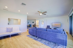 Smart TV, DVD player, books, stereo