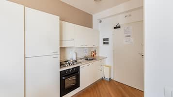 Kühlschrank, Mikrowelle, Ofen, Wasserkocher