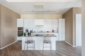 Frigorifero, microonde, forno, lavastoviglie