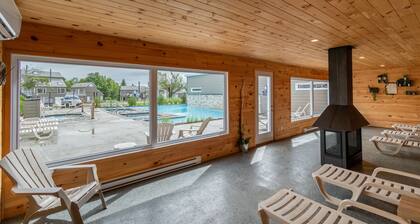 2-bedroom condo with water park, spa and gym!