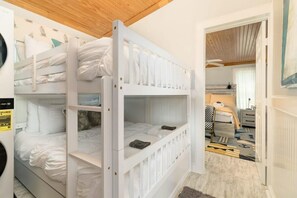 3 habitaciones, espacio para trabajar con laptop, wifi y ropa de cama