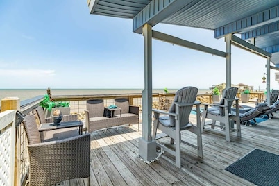 Bluewave Paradise - Huge Deck Overlooking the Sea!