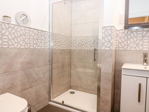 Cottage | Phòng tắm | Buồng tắm vòi sen 