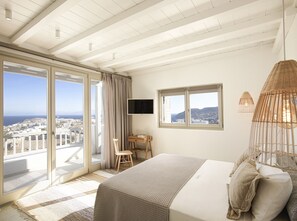 5 bedrooms, soundproofing, iron/ironing board, free WiFi