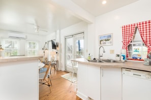 Réfrigérateur, cafetière/bouilloire