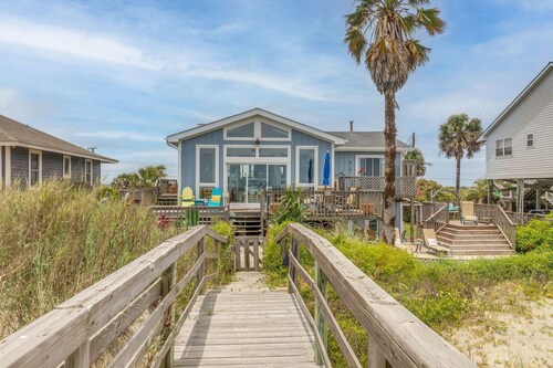 Stay at Pelican Alley! Oceanfront, Pet Friendly