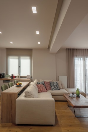 Smart TV - Best location-Plaka. Terrace with acropolis view (Athens)