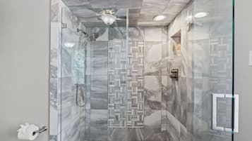 Combined shower/tub, hair dryer, towels, soap