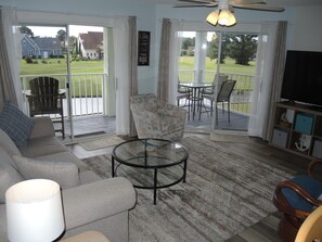 Villa, 2 Bedrooms | Living room | Flat-screen TV