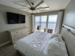 3 chambres, bureau, fer et planche à repasser, lit parapluie