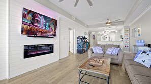 Smart TV, chimenea, videojuegos y reproductor de DVD 