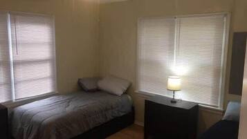 3 dormitoris, planxa i posts de planxar, wifi i roba de llit